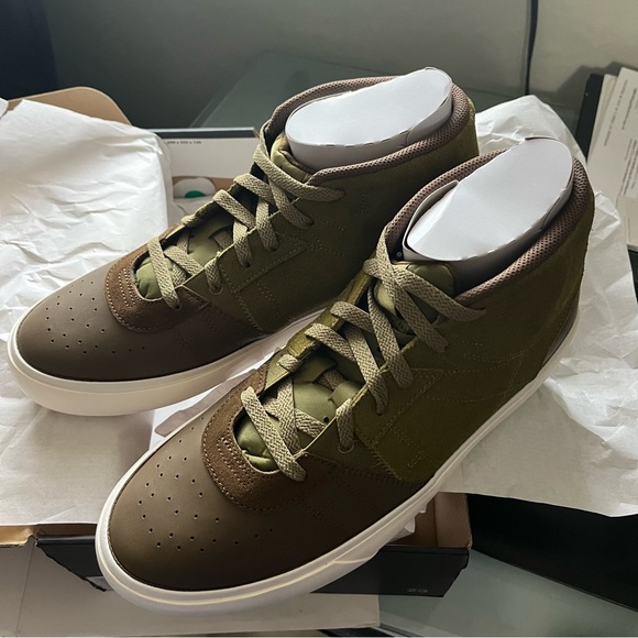 Jordan Series Mid Men’s Pilgrim Light Olive -White - Sail Size 8 - Picture 2 of 3